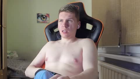 Snapshot of pirremeow chatting on January 4, 2025, 4:54 pm Pierre online show from January 4, 2025, 4:54 pm