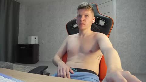 Snapshot of pirremeow chatting on February 14, 2025, 2:23 pm Pierre online show from February 14, 2025, 2:23 pm