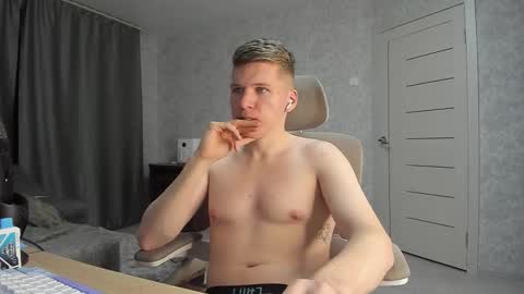 Snapshot of pirremeow chatting on December 5, 2025, 5:53 pm Pierre online show from December 5, 2025, 5:53 pm