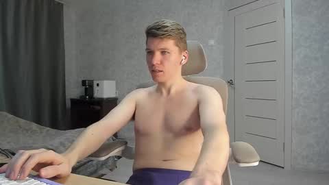 Snapshot of pirremeow chatting on January 8, 2026, 12:18 pm Pierre online show from January 8, 2026, 12:18 pm