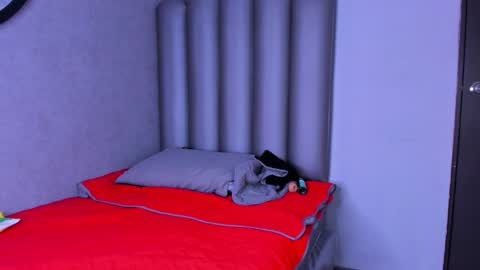 pitufa__ online show from January 7, 2026, 8:11 pm