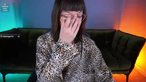 pixiepeachh online show from October 11, 2025, 6:23 am