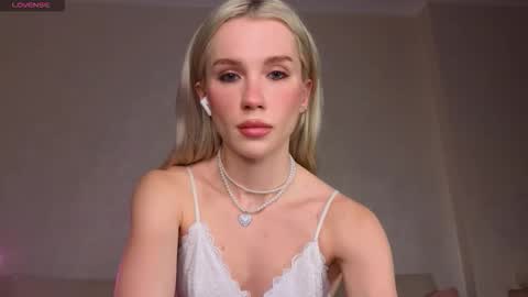 Snapshot of pixieprick chatting on January 11, 2026, 6:57 pm Emmy and Edward online show from January 11, 2026, 6:57 pm