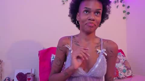 Venus  Vee  Cutie online show from October 19, 2025, 12:06 pm