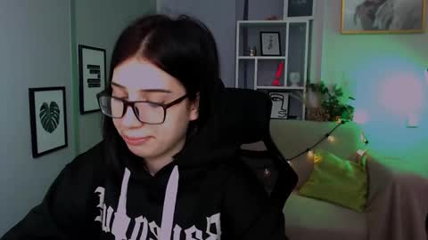 Sophie online show from December 18, 2024, 11:13 am