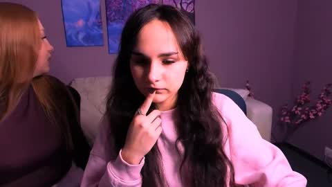 Sophie online show from November 23, 2025, 12:05 pm