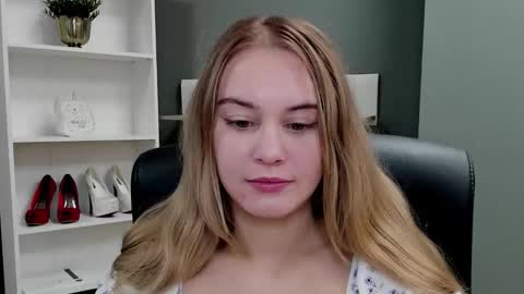 Valeria online show from November 23, 2025, 9:47 pm