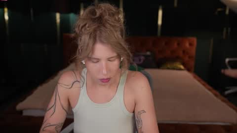 Snapshot of playhard054 chatting on September 17, 2025, 7:10 am Lana online show from September 17, 2025, 7:10 am