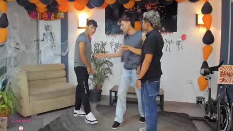   online show from November 4, 2025, 11:15 pm