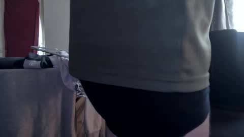 Snapshot of plboy23 chatting on October 3, 2025, 8:44 am Hello ask me  . Im glad  to see you here in my room. Welcome PVT is open online show from October 3, 2025, 8:44 am
