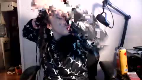 pleasantdinosaurus7537 online show from October 8, 2025, 8:39 pm