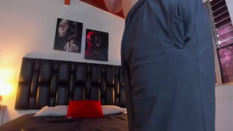 JUAN AND JULI online show from December 31, 2024, 9:39 pm