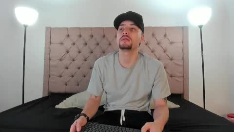 JUAN AND JULI online show from February 23, 2025, 11:44 am