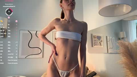 Amelie online show from April 4, 2026, 1:08 pm