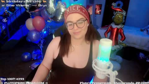 Snapshot of plutoprincess69 chatting on December 14, 2024, 8:02 am Pluto Princess online show from December 14, 2024, 8:02 am