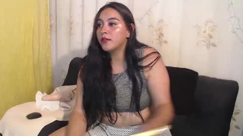 Snapshot of pocahontas_hall chatting on December 15, 2024, 2:16 pm Lily online show from December 15, 2024, 2:16 pm