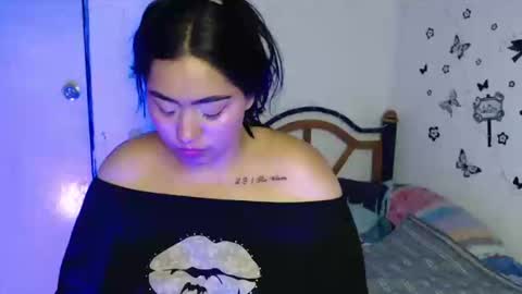 Snapshot of pocahontas_hall chatting on March 11, 2025, 4:21 am Lily online show from March 11, 2025, 4:21 am