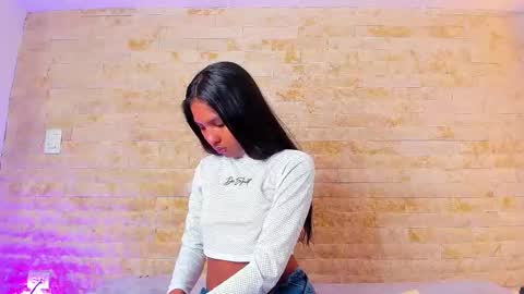 Snapshot of pocahontas_pow chatting on October 2, 2025, 12:01 pm Pocahontas  online show from October 2, 2025, 12:01 pm