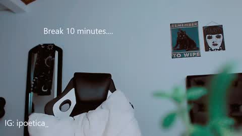 IG ipoetica  online show from January 10, 2025, 6:06 pm