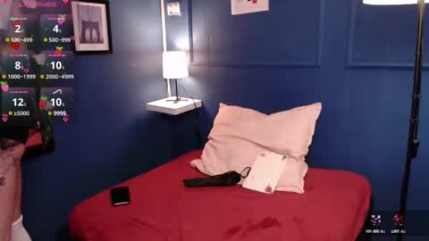  Luna  online show from March 5, 2025, 4:35 pm