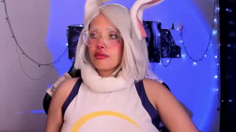 Willow                      Hours 12pm to 630pm Colombian time FRIDAY AND SUNDAY FREE DAYS online show from November 22, 2025, 5:45 pm