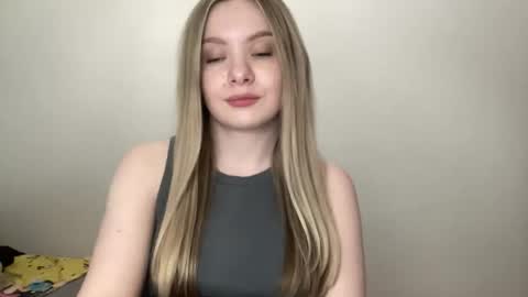polishangel222 online show from May 11, 2026, 5:43 pm