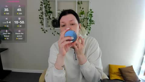 Polly online show from November 14, 2025, 1:37 am