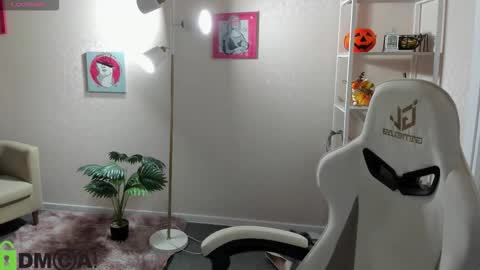 Polly online show from December 2, 2025, 1:00 am