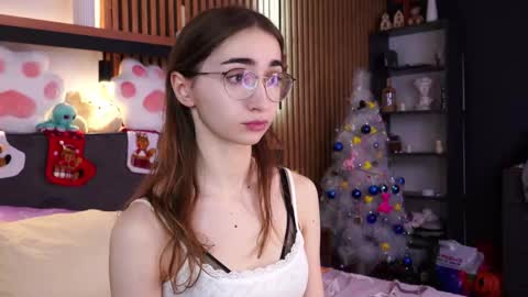 Polly online show from December 3, 2025, 7:38 am