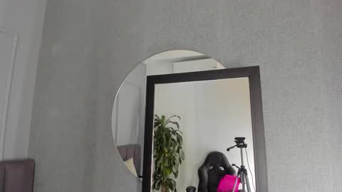 POLLY online show from November 15, 2025, 10:34 am