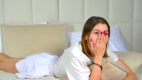 Snapshot of pollylanders chatting on December 9, 2024, 4:45 am Polly online show from December 9, 2024, 4:45 am