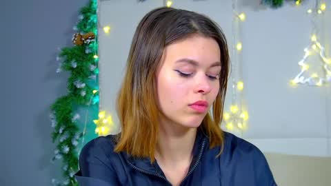 Snapshot of pollylanders chatting on December 19, 2024, 2:23 am Polly online show from December 19, 2024, 2:23 am