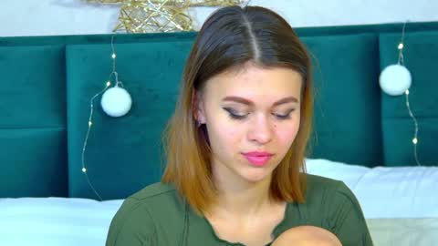 Snapshot of pollylanders chatting on December 26, 2024, 6:54 pm Polly online show from December 26, 2024, 6:54 pm