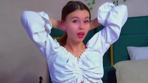 Snapshot of pollylanders chatting on March 2, 2025, 12:42 am Polly online show from March 2, 2025, 12:42 am