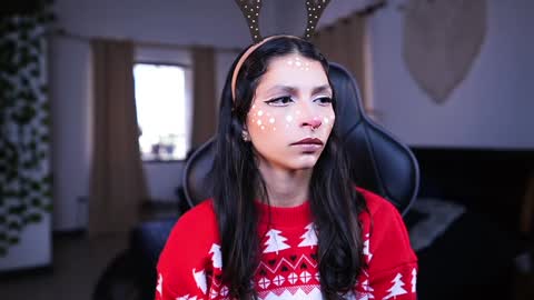 Snapshot of polvodeestrellas_ chatting on December 23, 2024, 6:16 pm - Help me Reach 100 thumbs up online show from December 23, 2024, 6:16 pm