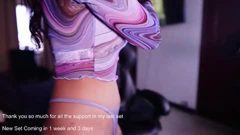 Snapshot of polvodeestrellas_ chatting on February 4, 2025, 5:23 pm - Help me Reach 100 thumbs up online show from February 4, 2025, 5:23 pm