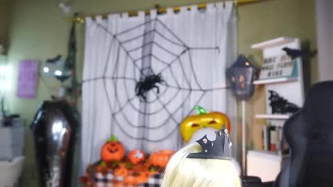 Snapshot of polvodeestrellas_ chatting on October 26, 2025, 1:55 am - Help me Reach 100 thumbs up online show from October 26, 2025, 1:55 am