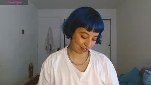 Poly online show from April 7, 2026, 11:04 pm