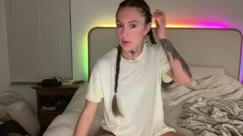PoppyQuinn online show from April 2, 2026, 2:09 am