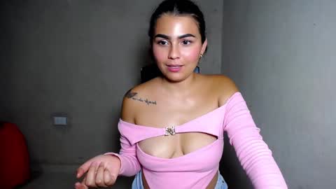 NICKKYMARTIN online show from December 19, 2024, 6:34 am