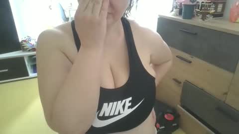 MelissOfficial online show from May 7, 2026, 6:52 am
