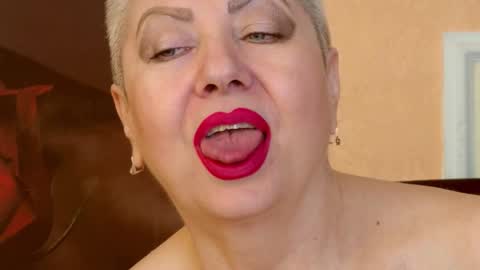 LADY POSH online show from October 15, 2025, 8:42 pm