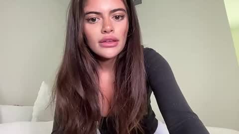 Snapshot of poutyselena chatting on May 21, 2026, 11:12 pm Selena online show from May 21, 2026, 11:12 pm