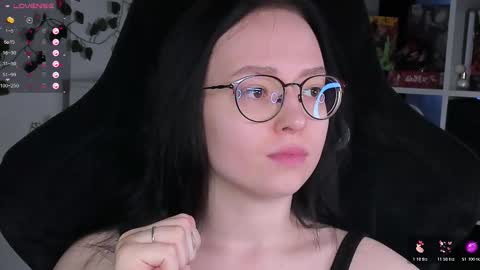 Robyn online show from November 6, 2025, 11:22 am