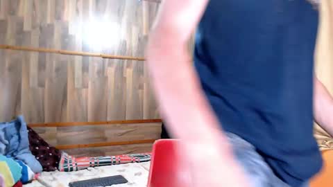 chris independent  online show from October 4, 2025, 5:16 am