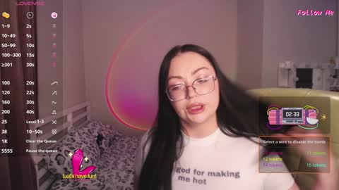 Lina online show from December 1, 2024, 7:36 pm