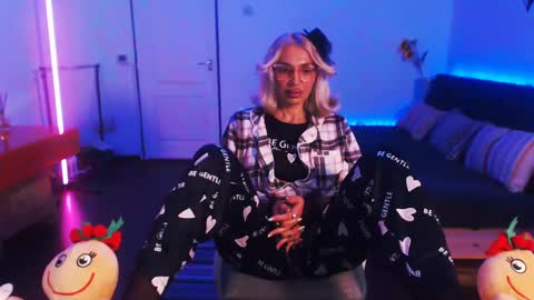 Victoria online show from December 12, 2024, 9:04 pm