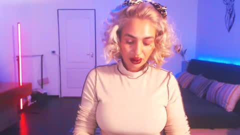 Victoria online show from January 7, 2025, 8:31 pm