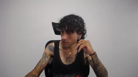 Plux online show from February 11, 2025, 9:03 pm