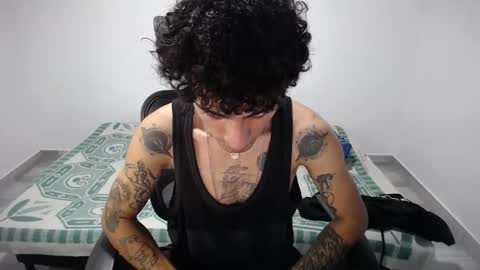 Plux online show from October 22, 2025, 7:46 pm